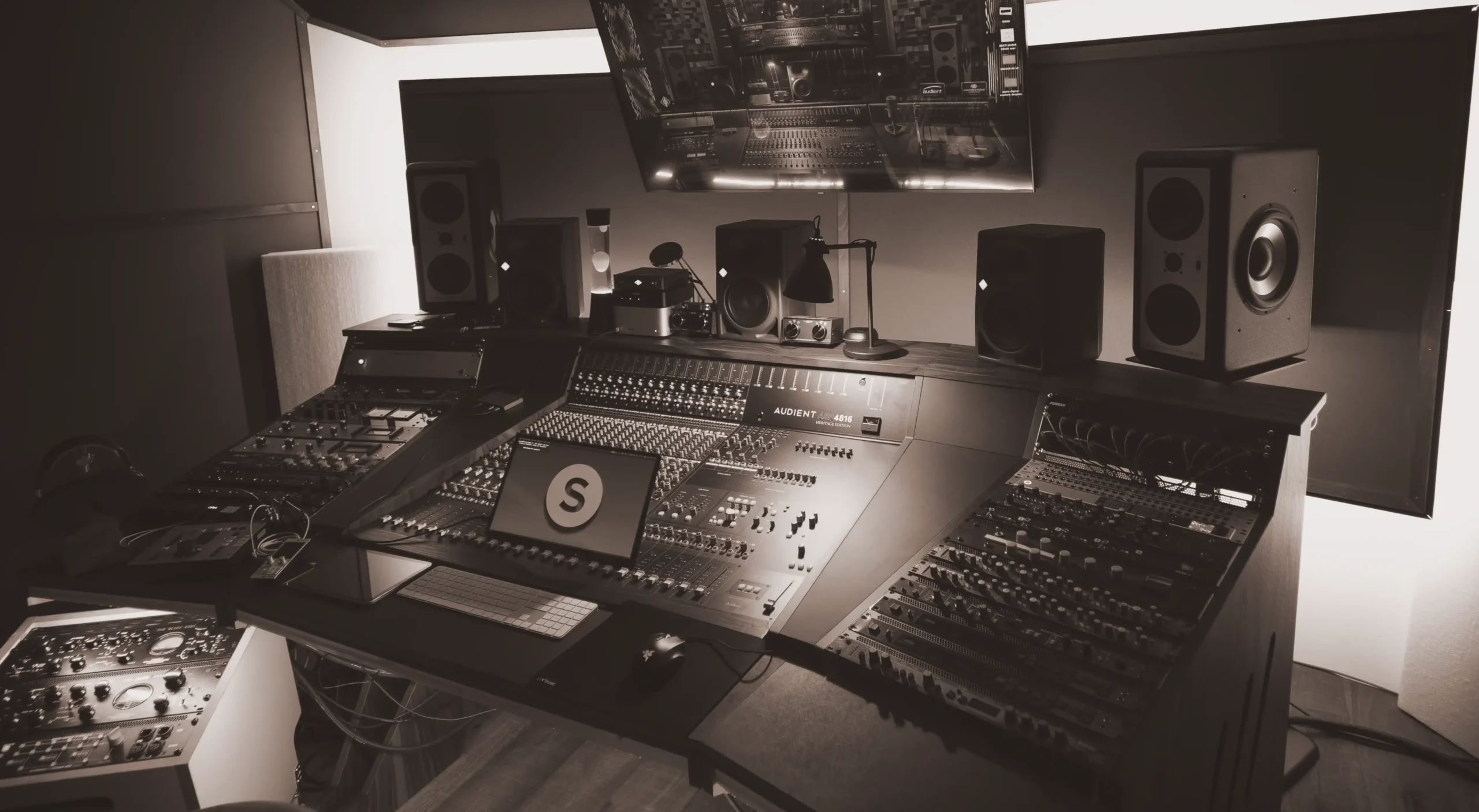 Mischpult in der Regie – Tonstudio dein-studio.com